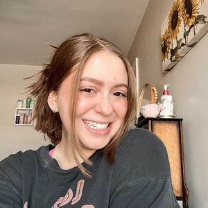 Meet your Posher, Alexia